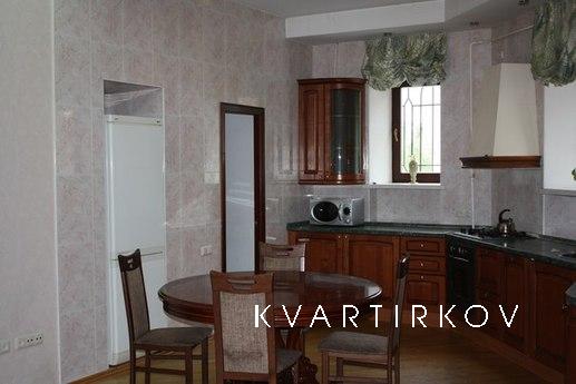 5 com. Downtown Shevchenko Park., Odessa - apartment by the day