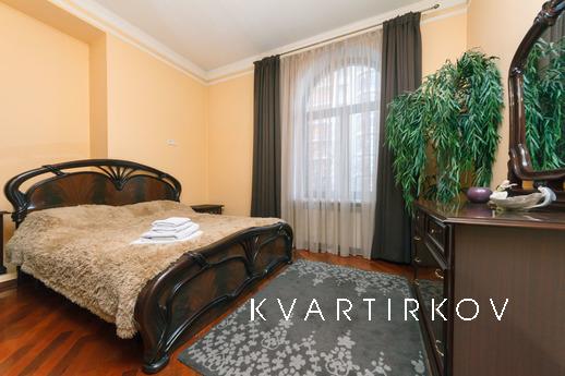 ВИП апартаменты 3 комнаты, Крещатик 25, Киев - квартира посуточно