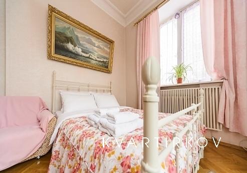 Cozy apartment in the center, Kyiv - apartment by the day