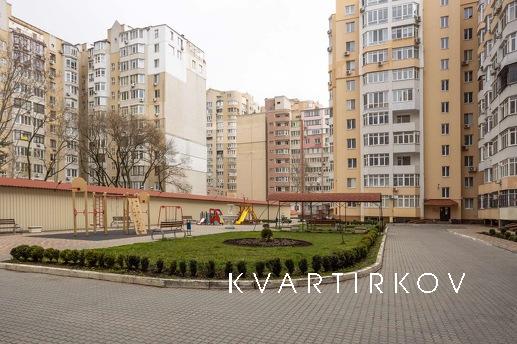 Двокімнатна квартира з Оленем, Аркадія, Одеса - квартира подобово