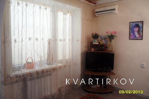 Affordable house with air conditioner, Yevpatoriya - apartment by the day