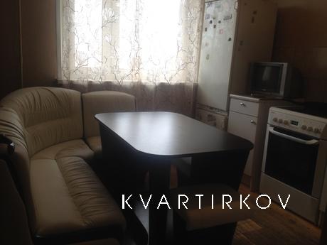 Сдам, не более двух 
человек, без посредников 
посуточно. Ую