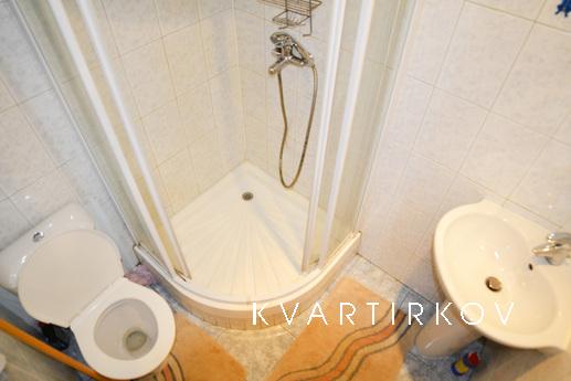 Modern studio apartment in the center, Yekaterinburg - apartment by the day