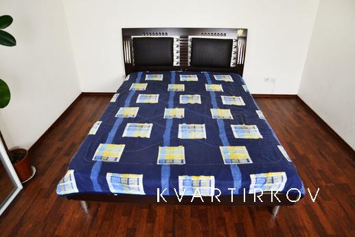 Посуточно квартира студия с Евро-ремонтом. Дом расположен ря