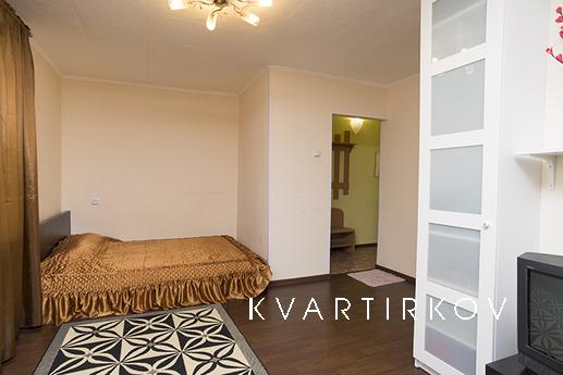 1-bedroom apartments in the center next, Yekaterinburg - apartment by the day