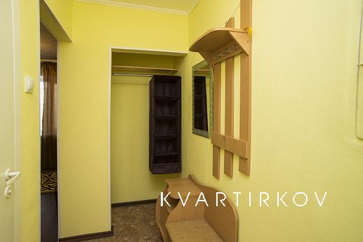 1-bedroom apartments in the center next, Yekaterinburg - apartment by the day