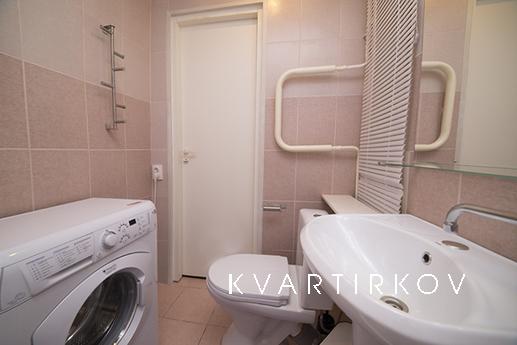 1-bedroom apartments in the center next, Yekaterinburg - apartment by the day