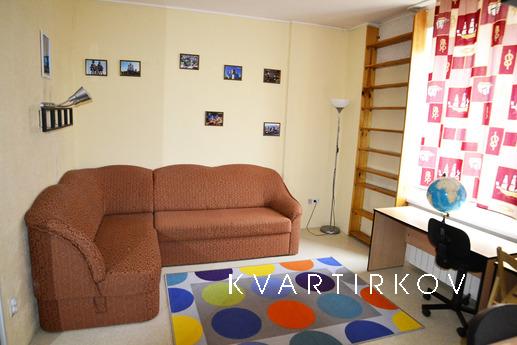 Большая 3-комнатная квартира посуточно, Екатеринбург - квартира посуточно