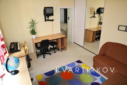 Большая 3-комнатная квартира посуточно, Екатеринбург - квартира посуточно