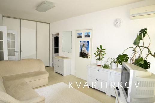 Большая 3-комнатная квартира посуточно, Екатеринбург - квартира посуточно