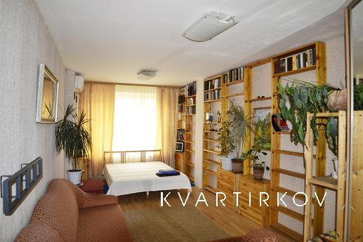 Большая 3-комнатная квартира посуточно, Екатеринбург - квартира посуточно