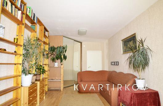 Большая 3-комнатная квартира посуточно, Екатеринбург - квартира посуточно