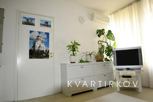 Большая 3-комнатная квартира посуточно, Екатеринбург - квартира посуточно