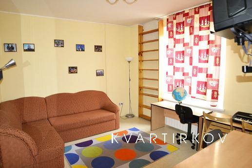 Большая 3-комнатная квартира посуточно, Екатеринбург - квартира посуточно