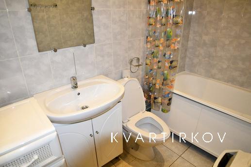 Большая 3-комнатная квартира посуточно, Екатеринбург - квартира посуточно