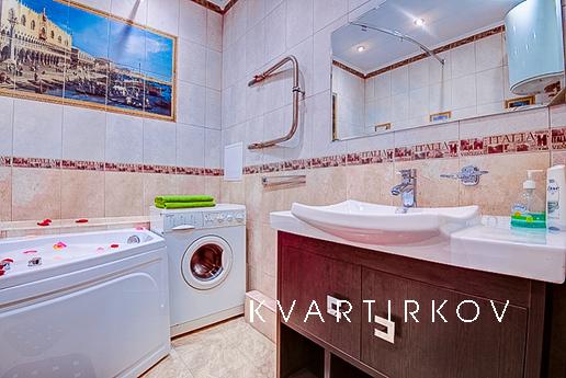 One bedroom apartment with a jacuzzi!, Yekaterinburg - apartment by the day