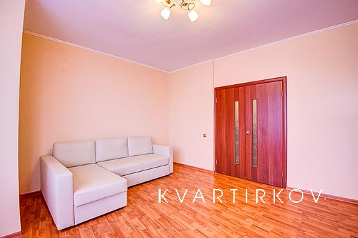 One bedroom apartment with a jacuzzi!, Yekaterinburg - apartment by the day