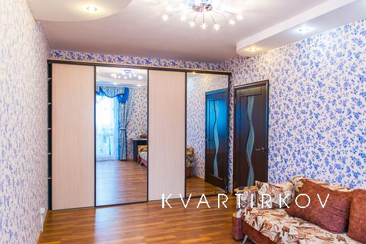 Большая, светлая, двухкомнатная квартира, Екатеринбург - квартира посуточно