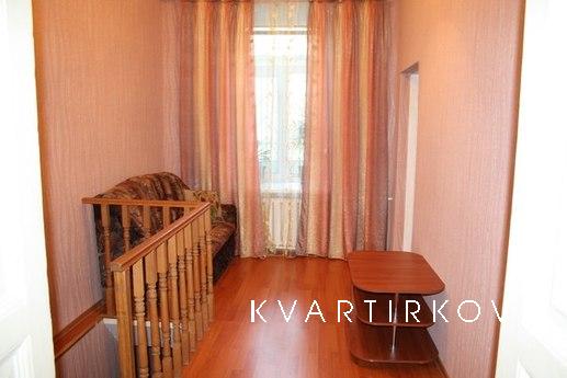 Rent a cozy 3-bedroom apartment (near train / train station,