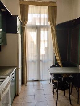 For daily rent 3 room apartment, with a good location, in th