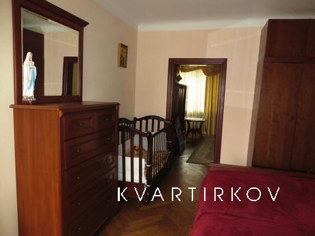 Дві кімнати в особняку 10 хв. від центру, Львів - квартира подобово
