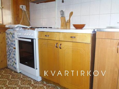 Rent 2-bedroom apartment, Alupka - apartment by the day