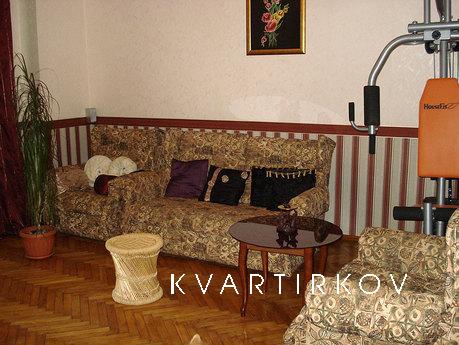 Сдается 3-к квартира на Лукьяновке, Киев - квартира посуточно