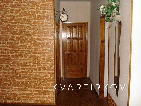 3 rooms apartment on Lukyanovka, Kyiv - apartment by the day