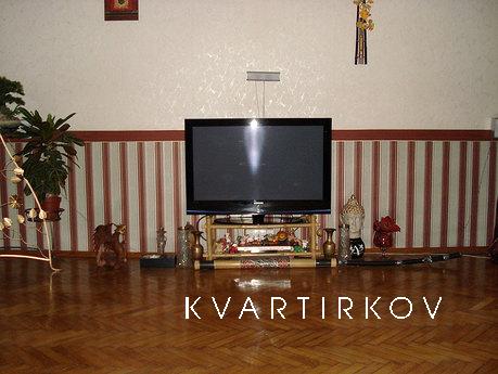 Сдается 3-к квартира на Лукьяновке, Киев - квартира посуточно