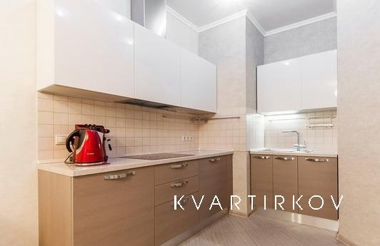 In a prestigious new building in the Cen, Kharkiv - apartment by the day