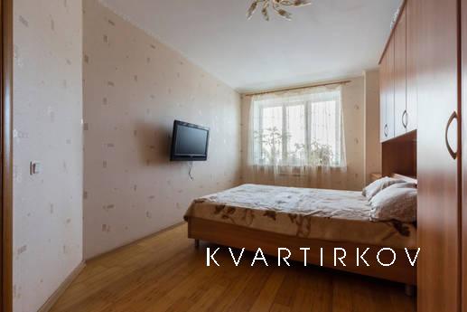 1k apartment in m.Komendantskii prospekt, Санкт-Петербург - квартира подобово