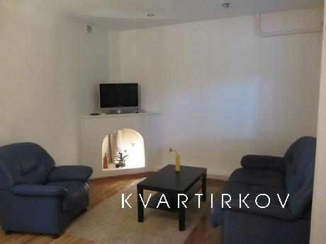 Просторная 3-х комн кв-ра в Центре, Краснодар - квартира посуточно