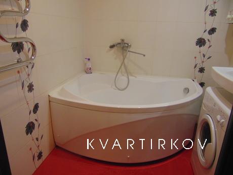 Квартира-студия с евроотделкой и большой угловой ванной. Сов