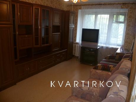 Находиться недалеко от железнодорожного Вокзала. В квартире 