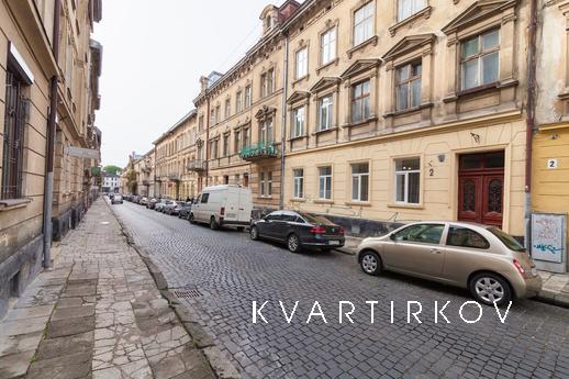 Просторі апартаменти у центрі Львова, Львов - квартира посуточно