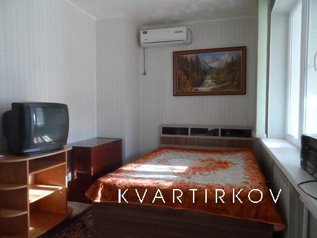 Затишна однокімнатна квартира-студія. Двоспальний диван, чис