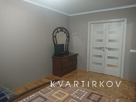 2 bedroom apartment on Krasnoarmeyskaya, Rostov-on-Don - apartment by the day