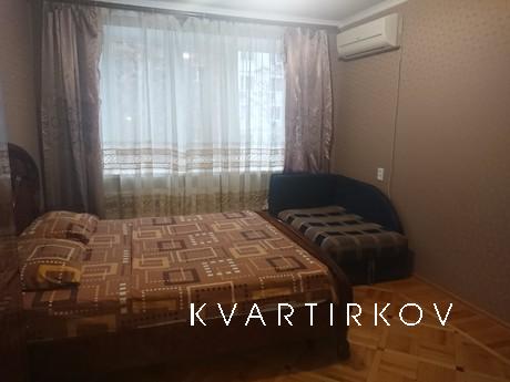 2 bedroom apartment on Krasnoarmeyskaya, Rostov-on-Don - apartment by the day