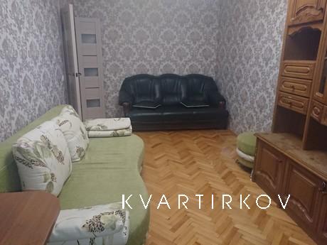 2 bedroom apartment on Krasnoarmeyskaya, Rostov-on-Don - apartment by the day
