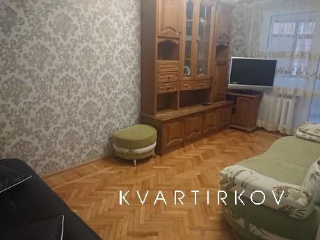 2 bedroom apartment on Krasnoarmeyskaya, Rostov-on-Don - apartment by the day