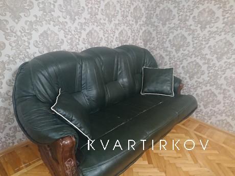 2 bedroom apartment on Krasnoarmeyskaya, Rostov-on-Don - apartment by the day