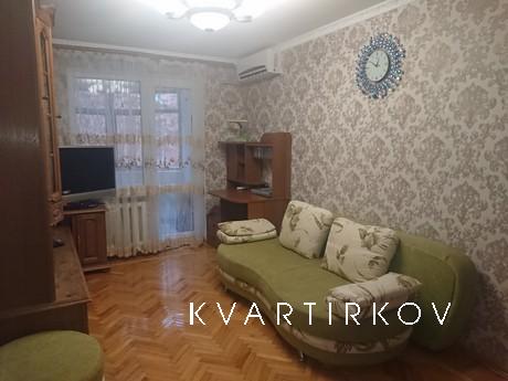 2 bedroom apartment on Krasnoarmeyskaya, Rostov-on-Don - apartment by the day