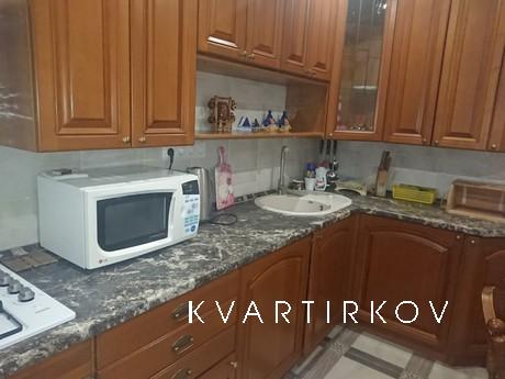 2 bedroom apartment on Krasnoarmeyskaya, Rostov-on-Don - apartment by the day