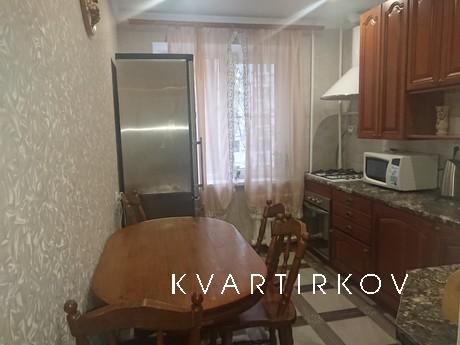 2 bedroom apartment on Krasnoarmeyskaya, Rostov-on-Don - apartment by the day