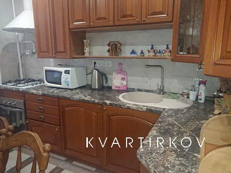 2 bedroom apartment on Krasnoarmeyskaya, Rostov-on-Don - apartment by the day