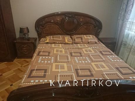 2 bedroom apartment on Krasnoarmeyskaya, Rostov-on-Don - apartment by the day