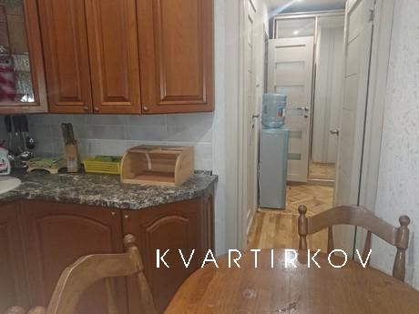2 bedroom apartment on Krasnoarmeyskaya, Rostov-on-Don - apartment by the day