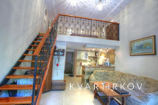 Stylish two-tiered apartment! Ceiling height - 4.7 m Laminat
