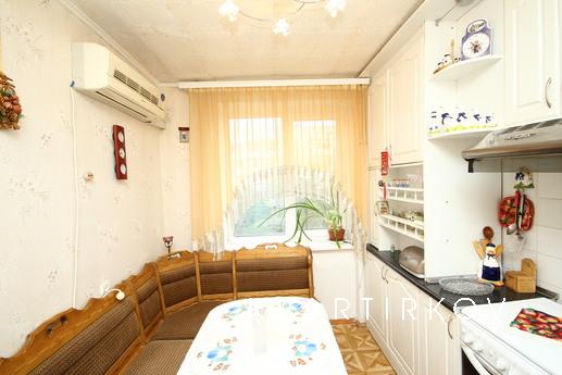 Urgent! 2 rooms. Luxury Apartment, Yevpatoriya - apartment by the day