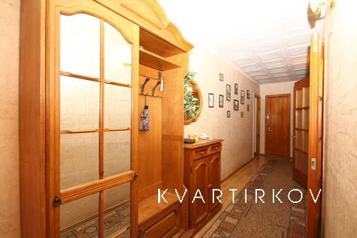3-bedroom. Apartment - 15 min. to the se, Yevpatoriya - apartment by the day